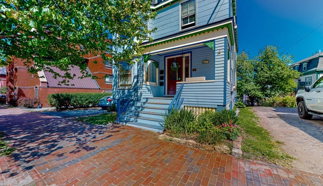 Inviting apartment with full kitchen, porch, convenient location, & fast WiFi