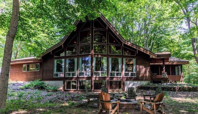 Inviting Timber Frame home near the beach with pool table, central AC, & W/D in Harbert