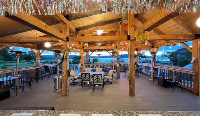 Island Pond Country Inn (Formerly the Lakefront Inn & Motel)