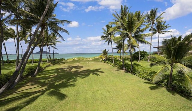 Kailua Hale Kahakai by Gather: Lux Oceanview Villa w/Beach, Walk to Attractions