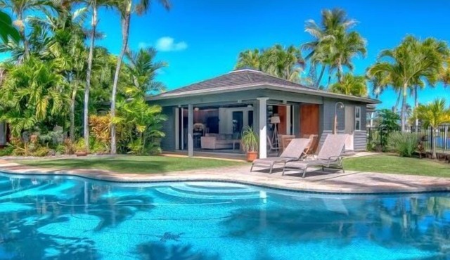 Kailua Palms Guest House with Pool and Views! Parking and wi-fi included
