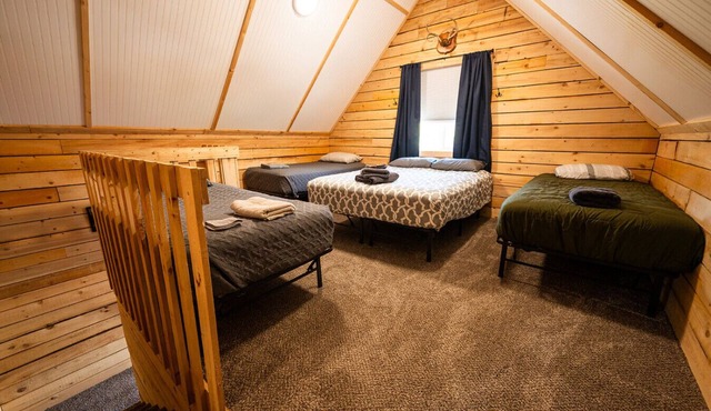 Kenai Fishing Cabin | Walk-In Freezer & Grill