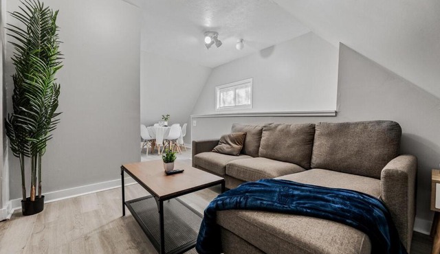 King Bed 2 TVs Fast Wifi Pet Friendly!