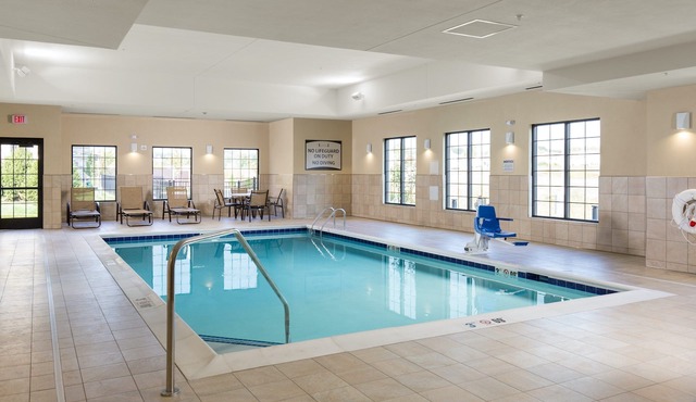 King Suite Near Ohio State University | Free Daily Breakfast + Pool Access