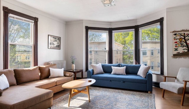 Knock on Wood | Airy Charm in Heart of Downtown