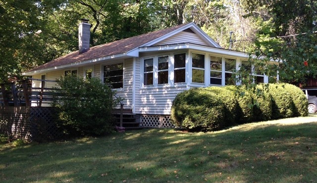 Knotty Pine Cottage w/lake access