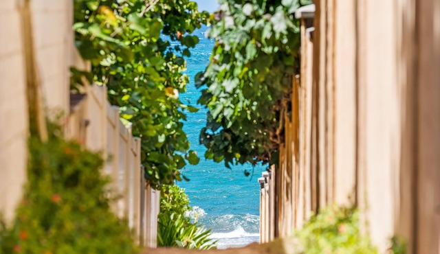 Kuau Hale Makai- North Shore Maui - Steps to the beach!