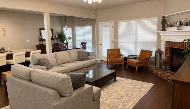 La Fleur Jenks | 5BR Near Tulsa & Tanger Outlets