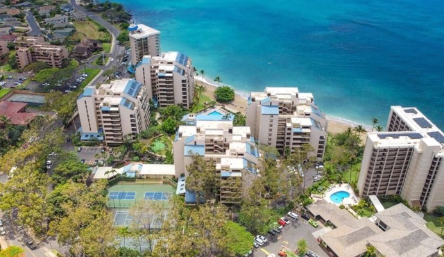 Lahaina Beach Front Resort 3 Bed Sleeps 8