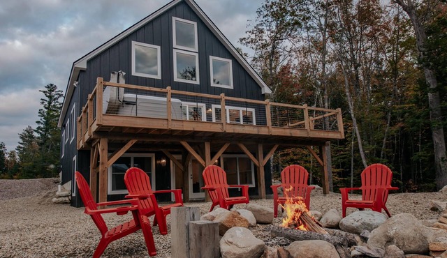 Lake Cabin w/Hot Tub & Movie Theater Close to Mountains