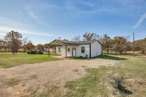 Lake Fork Cabin w/Boat Launch & Fishing Pier
