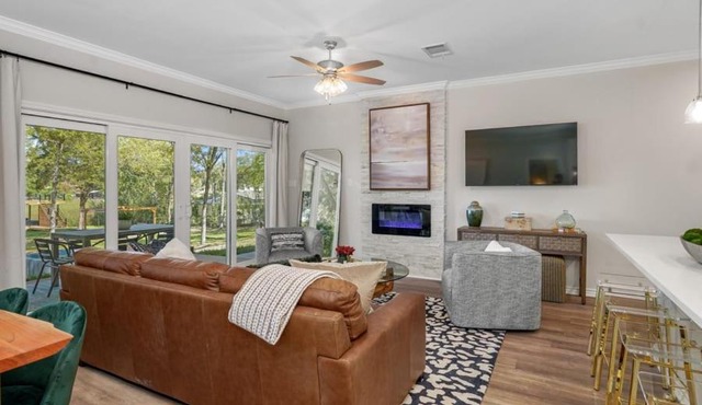 Lake Front Home HUGE Yard Sand Volleyball & Spa