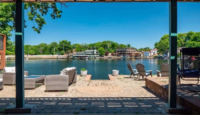 Lake Front - Kayaks - Hot Tub - Sleeps 8