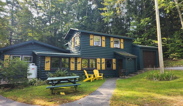 Lake George Diamond Point 3 Bed/2 Ba two story Cabin