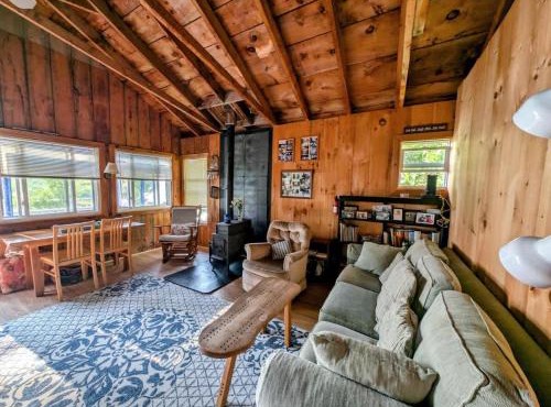 Lake Life Waterfront Cabin NEW