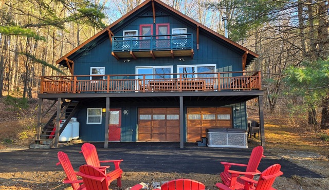 Lake side Chalet Brant Lake w/outdoor Hot Tub