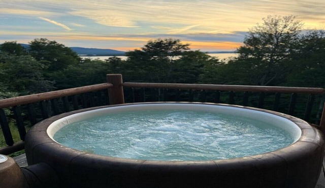 Lake View*Hot Tub*Sunsets*Fire Pit*Pet Friendly*
