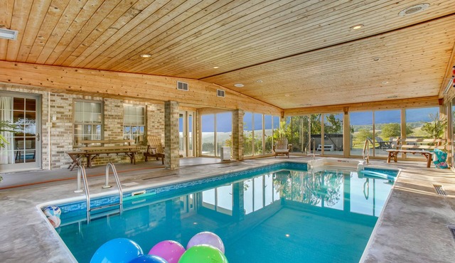 Lake View Lodge w/Indoor Pool, Hot Tub, Theater
