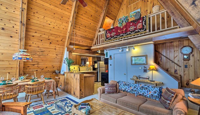 Lakefront Bolton ‘Alderbrook Chalet’ w/ Fire Pit!