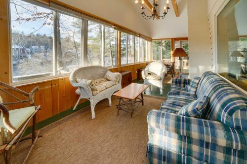 Lakefront Bradford Cottage w/Dock, Near Skiing!