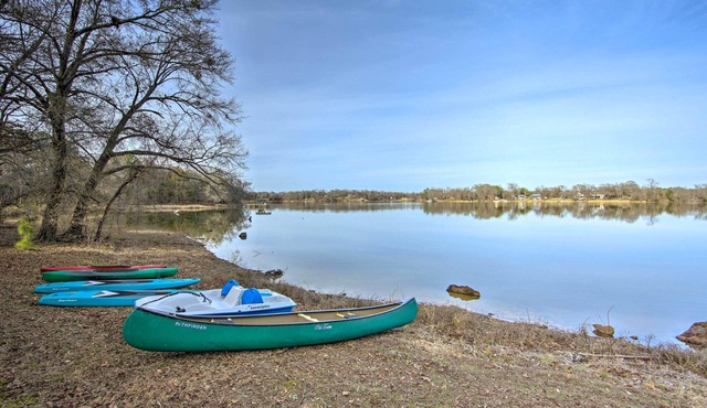 Lakefront Cabin w/2 Lofts, Boats on 4 Acres
