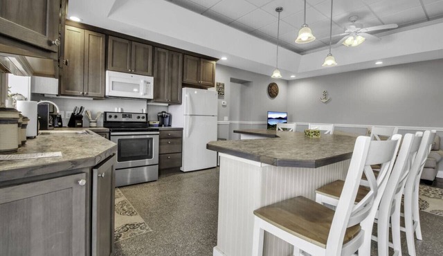 Lakefront Condo-Apartment D