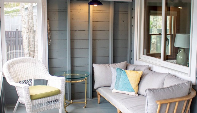 Lakefront Cottage: Relax, Kayak and Swim