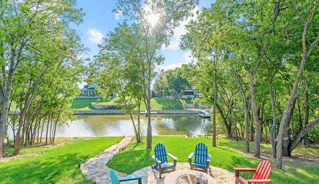 Lakefront! Fire Pit, Kayaks, Foosball, Sparkling Clean Hot Tub