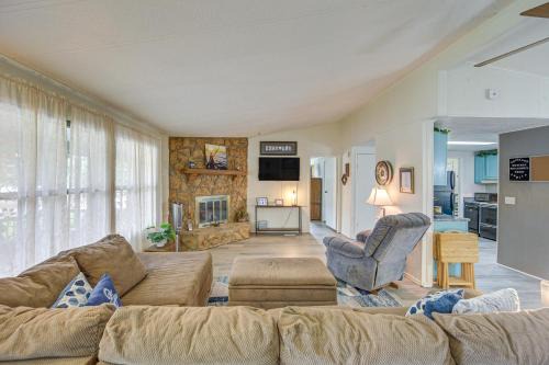 Lakefront Gun Barrel City Home w/Dock & Deck