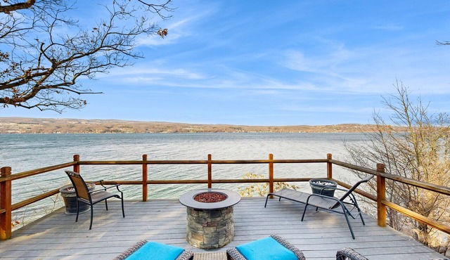 Lakefront home & studio with and two firepits - close to attractions