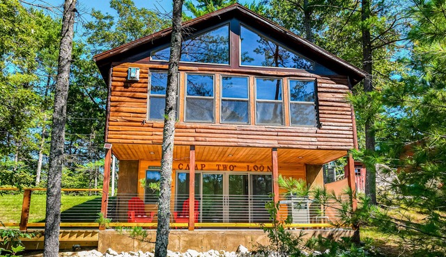 Lakefront home with lovely lake views - one mile from the casino