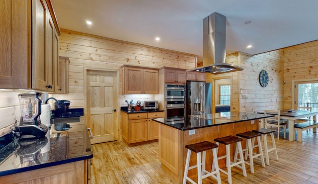 Lakefront home with high-speed WiFi & wood-burning fireplace - dog-friendly