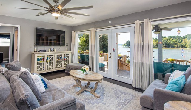 Lakefront Home with Lake Livingston Views near Fishing Piers & Community Park