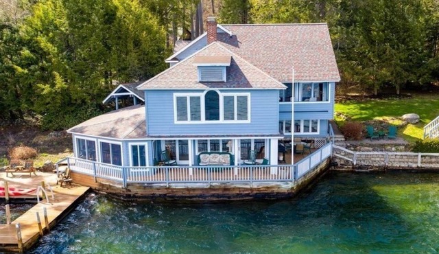 Lakefront house in the town of Bolton right on the water with private dock space