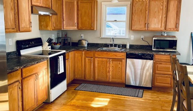 *Lakefront Maine* @Sabattus Sunset Cottage 🌅