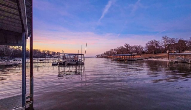 Lakefront | Private Dock | Fire Pit | Close to Shops + Marina + Eats