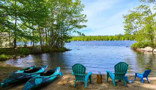 Lakefront properties with private beach, hot tub, dock, kayaks, grill & firepit