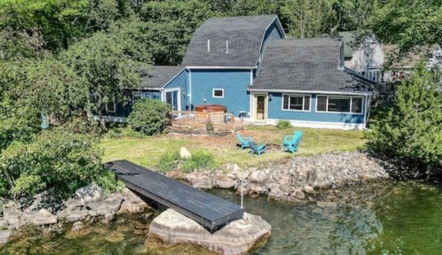 Lakefront Trifecta with Private Hot Tub, Sauna & Free Daily Massages!
