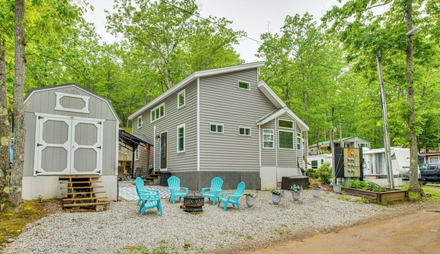 Lakehouse with Sandy Beach and Boating
