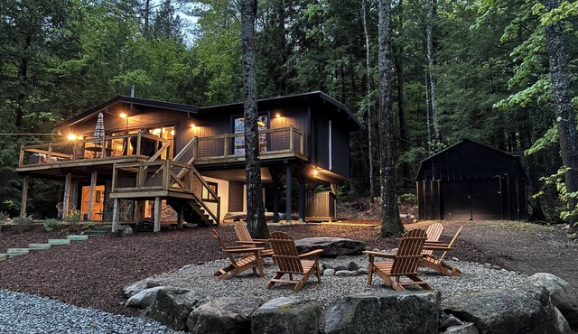 Lakeside cabin on Woods Pond with private dock - newly renovated