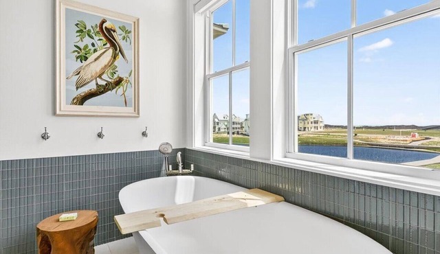Lakeside Coastal Retreat w/Views, Gulf Breezes & Space for 16 @CinnamonShore