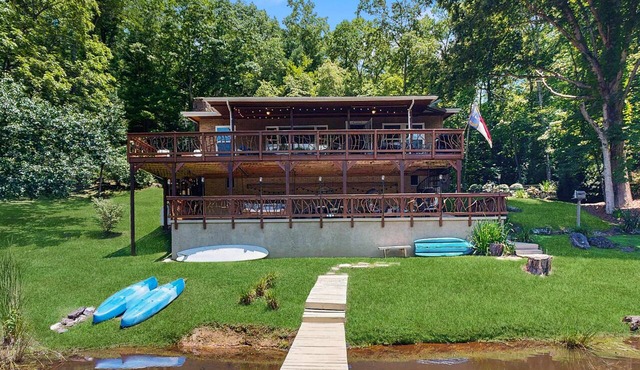 Lakeside Cove, Private Lake, Waterfront, Trout Fishing & Mountain Views