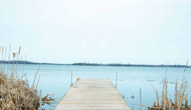 Lakeside Paradise- your private lakefront oasis