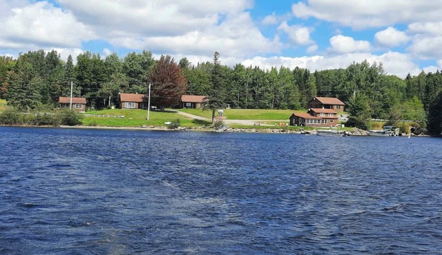 Lakeview 1 — First Lake Access 2 Bedrooms Sleeps 4 Dock Space Snowmobile Trail
