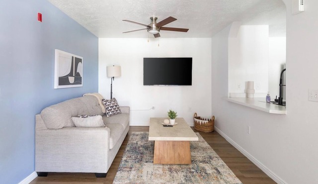 Landing | Amazing 2BD, Pool, Clubhouse