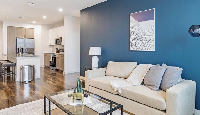 Landing | Beautiful 2BD, Clubhouse, Pool