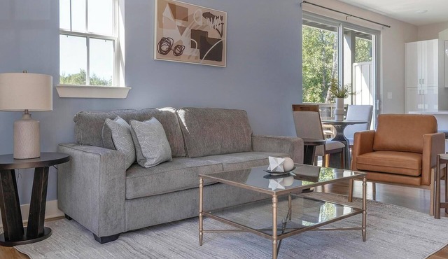 Landing | Chic 1BD, Clubhouse, Pool