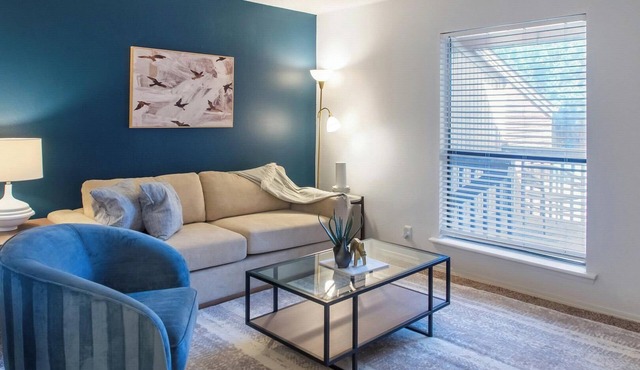 Landing | Chic 2BD, Gym, Pool