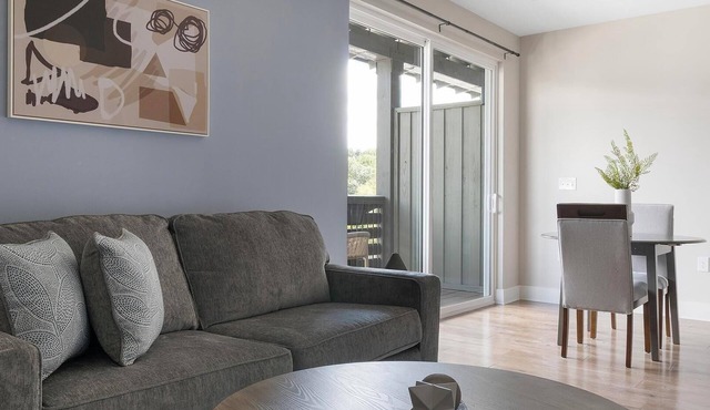 Landing | Incredible 1BD, Pool, Gym