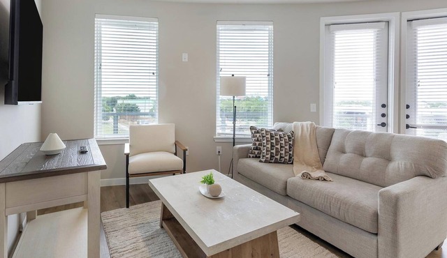 Landing | Spectacular 2BD, Rooftop Lounge, Pool